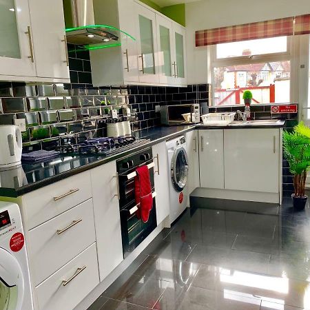 London 2 Bedroom Apartment, Kitchen, Reception And Private Garden Экстерьер фото