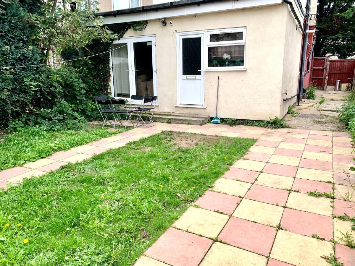 London 2 Bedroom Apartment, Kitchen, Reception And Private Garden Экстерьер фото
