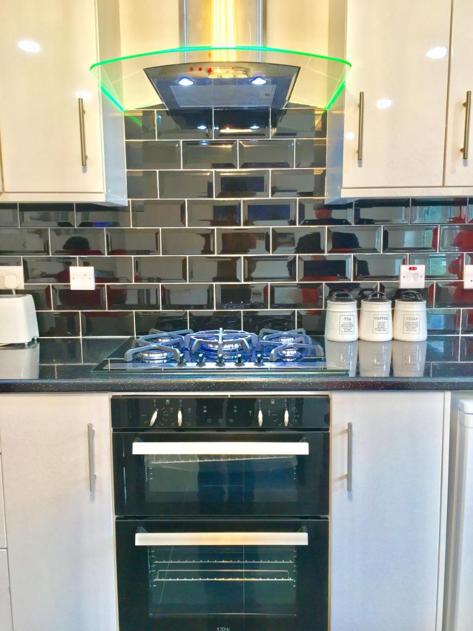 London 2 Bedroom Apartment, Kitchen, Reception And Private Garden Экстерьер фото