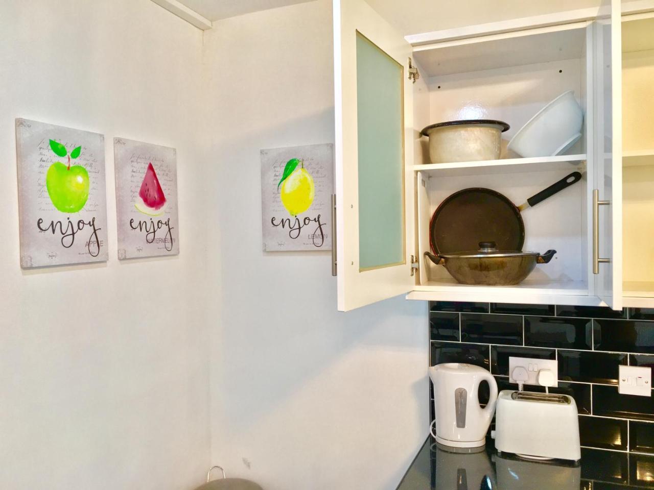 London 2 Bedroom Apartment, Kitchen, Reception And Private Garden Экстерьер фото