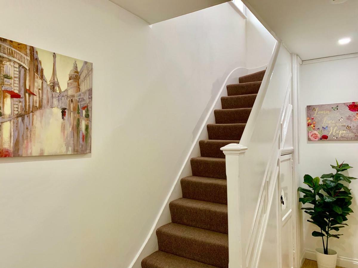 London 2 Bedroom Apartment, Kitchen, Reception And Private Garden Экстерьер фото
